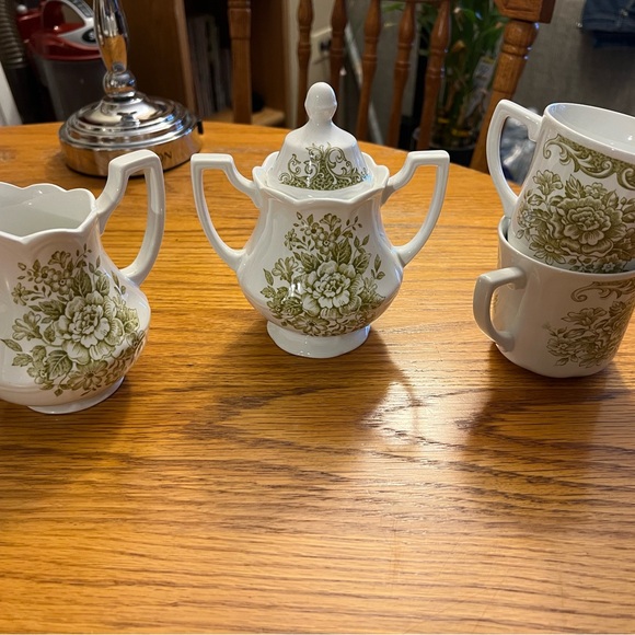 Green - Picture 11 of 12